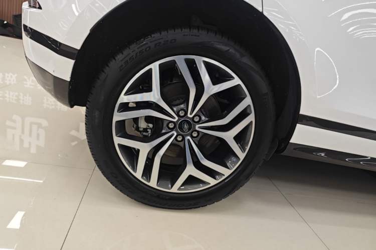 Used Land Rover Range Evoque 2022 Aurora L 249 PS R-Dynamic Luxury Edition Right Rear Wheel Hub