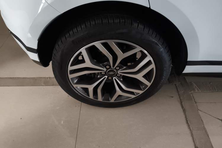 Used Land Rover Range Evoque 2022 Aurora L 249 PS R-Dynamic Luxury Edition Right Rear Wheel Hub