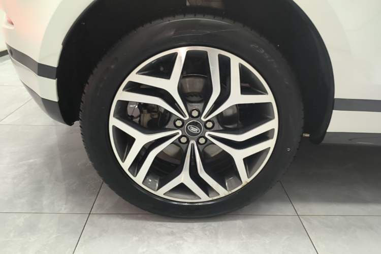 Used Land Rover Range Evoque 2022 Facelifted Aurora L 249 PS R-Dynamic Luxury Edition Right Rear Wheel Hub