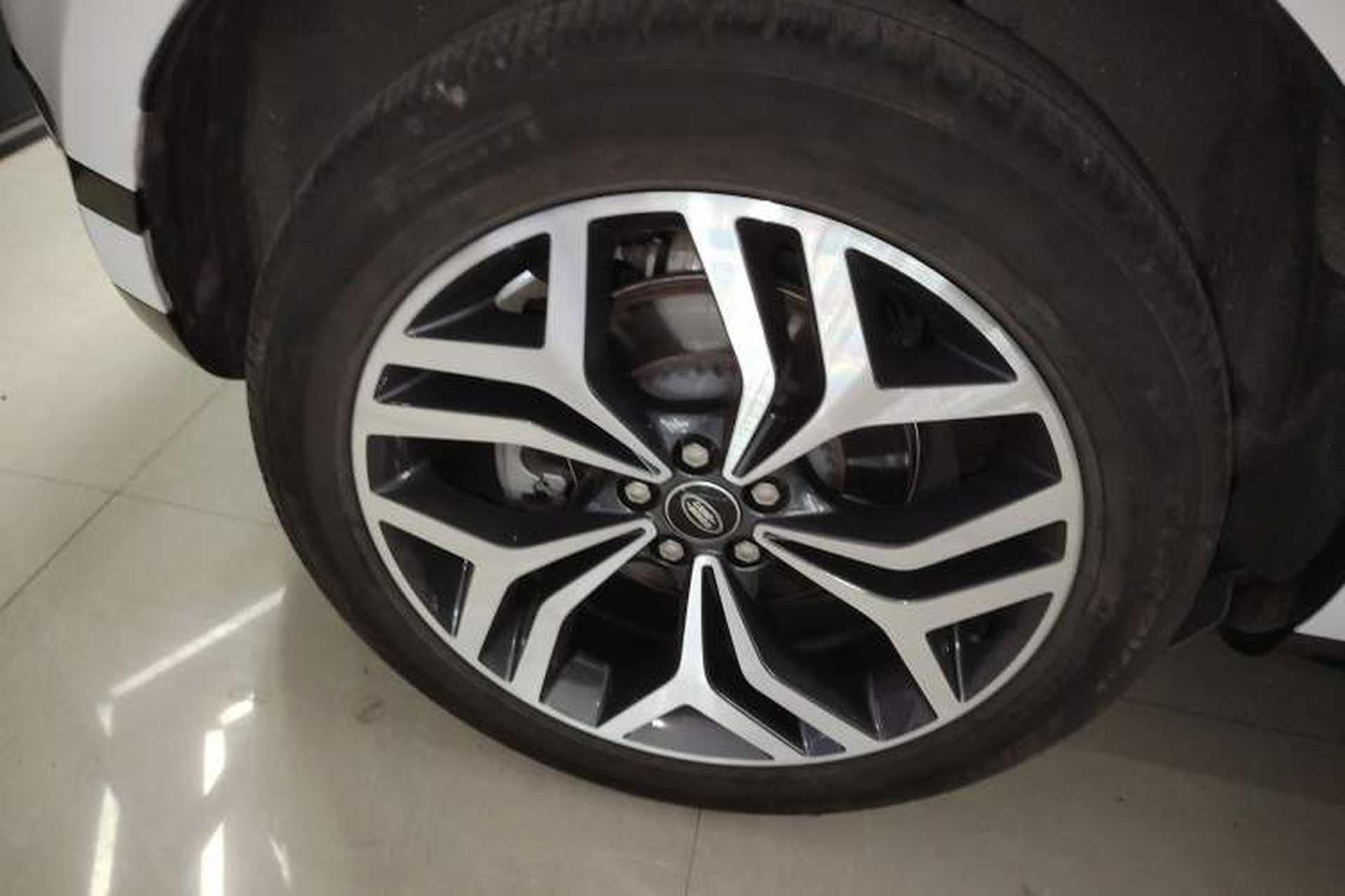 Used Land Rover Range Evoque 2022 Facelifted Aurora L 249 PS R-Dynamic Luxury Edition Right Rear Wheel Hub