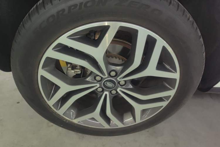 Used Land Rover Range Evoque 2022 Range Rover L 249 PS R-Dynamic HSE Luxury Edition Right Rear Wheel Hub