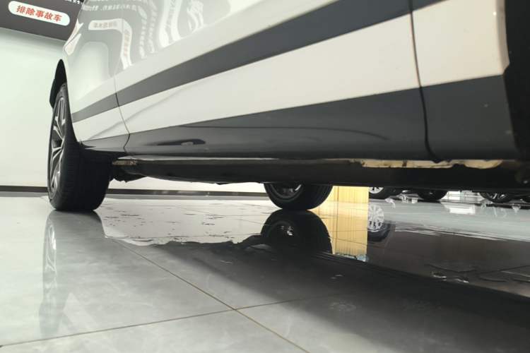 Used Land Rover Range Evoque 2022 Facelifted Aurora L 249 PS R-Dynamic Luxury Edition Right Side Sill