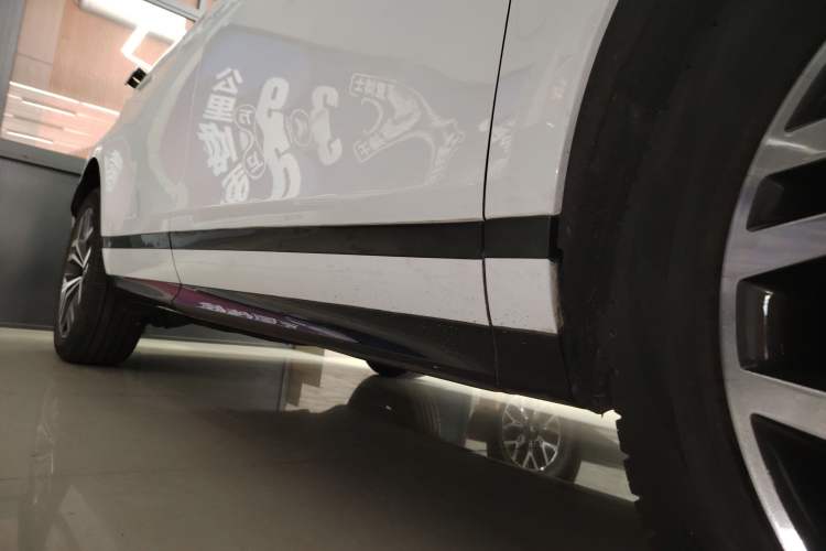 Used Land Rover Range Evoque 2022 Facelifted Aurora L 249 PS R-Dynamic Luxury Edition Right Side Sill