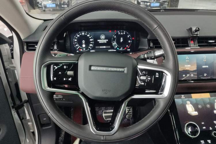 Used Land Rover Range Evoque 2022 Aurora L 249 PS R-Dynamic Luxury Edition Steering Wheel
