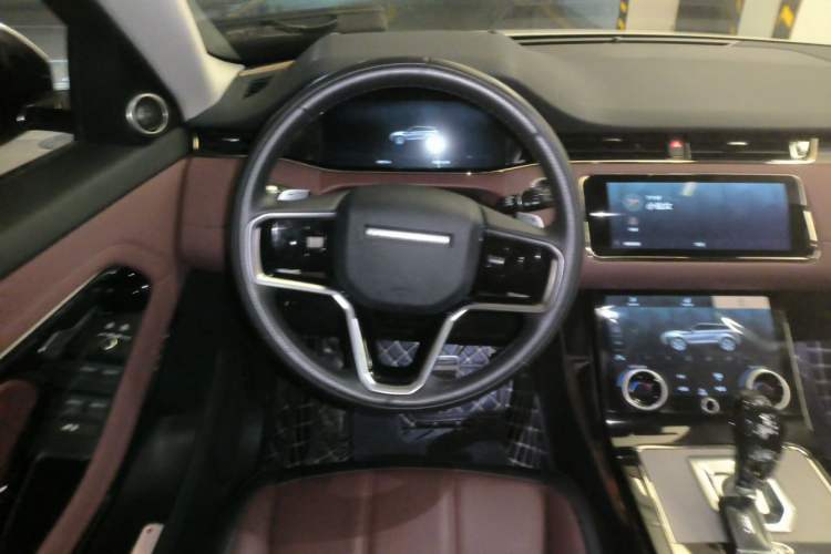 Used Land Rover Range Evoque 2022 Aurora L 249 PS R-Dynamic Luxury Edition Steering Wheel