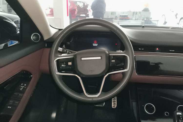 Used Land Rover Range Evoque 2022 Aurora L 249 PS R-Dynamic Luxury Edition Steering Wheel
