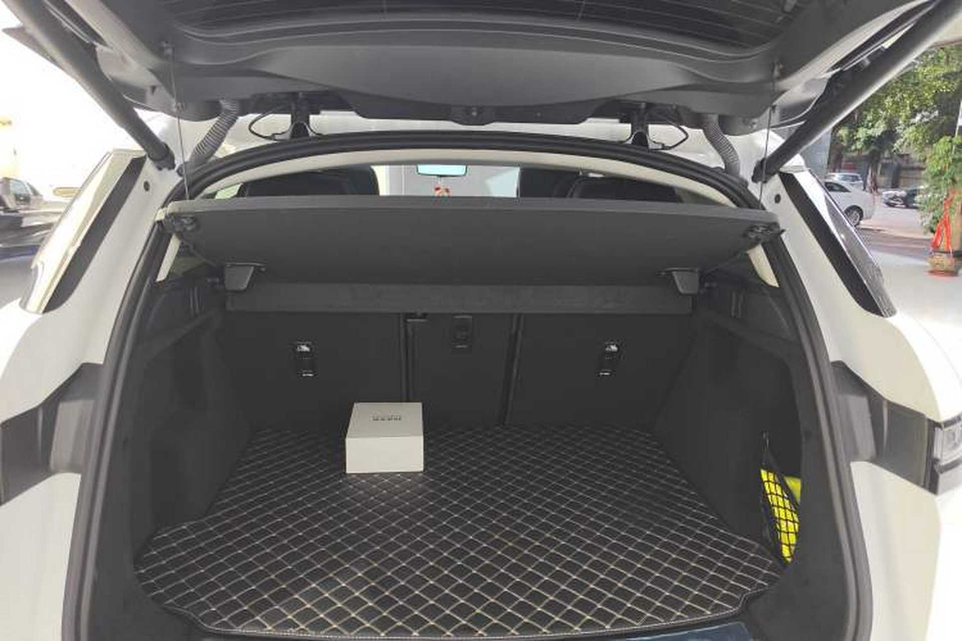 Used Land Rover Range Evoque 2022 Aurora L 249 PS R-Dynamic Luxury Edition Trunk