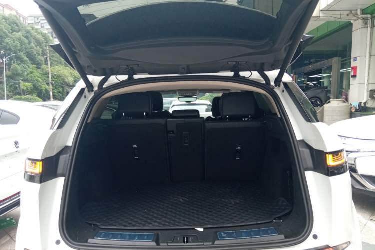 Used Land Rover Range Evoque 2022 Aurora L 249 PS R-Dynamic Luxury Edition Trunk