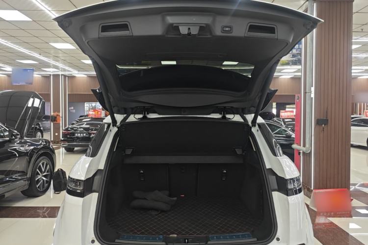 Used Land Rover Range Evoque 2022 Aurora L 249 PS R-Dynamic Luxury Edition Trunk