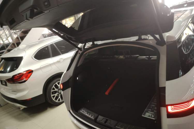 Used Land Rover Range Evoque 2022 Facelifted Aurora L 249 PS R-Dynamic Luxury Edition Trunk