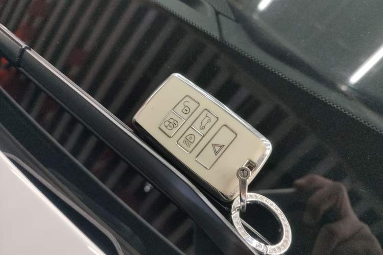 Used Land Rover Range Evoque 2022 Aurora L 249 PS R-Dynamic Luxury Edition Vehicle Key