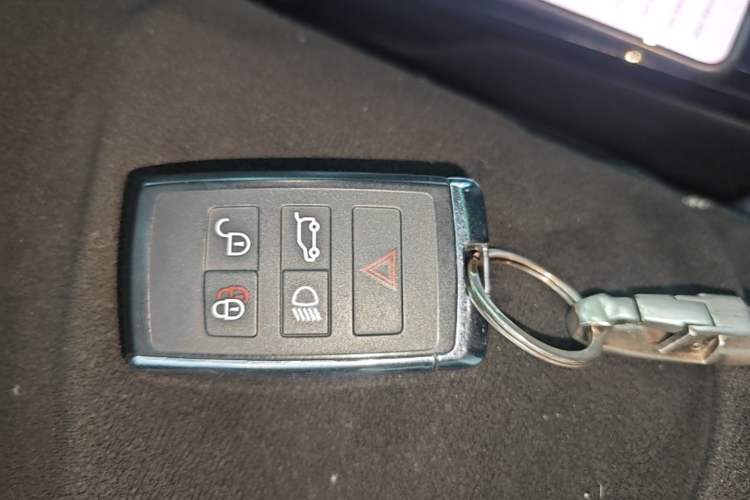 Used Land Rover Range Evoque 2022 Aurora L 249 PS R-Dynamic Luxury Edition Vehicle Key