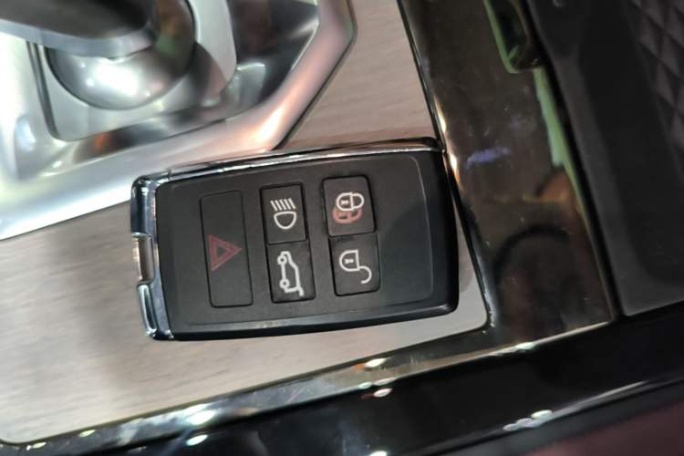Used Land Rover Range Evoque 2022 Facelifted Aurora L 249 PS R-Dynamic Luxury Edition Vehicle Key