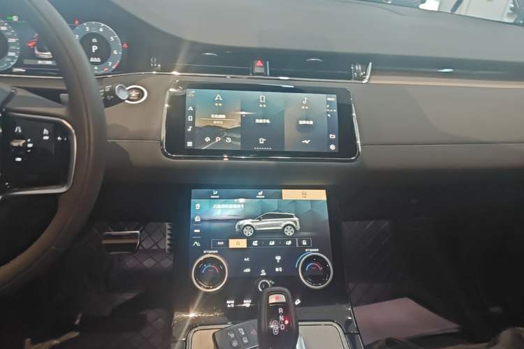 Used Land Rover Range Evoque 2023 Aurora L 249 PS Luxury Edition Audio And AC Panel
