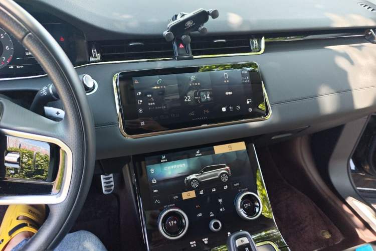Used Land Rover Range Evoque 2023 Aurora L 249 PS Collins Antique Bronze Special Edition Audio And AC Panel