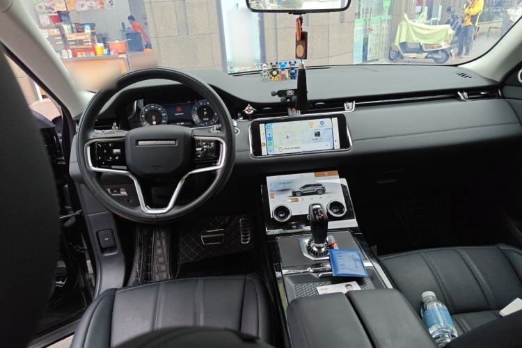 Used Land Rover Range Evoque 2023 Aurora L 249 PS Collins Antique Bronze Special Edition Center Console