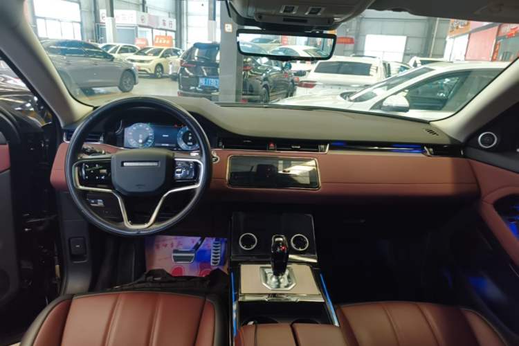 Used Land Rover Range Evoque 2023 Aurora L 249 PS Luxury Edition Center Console