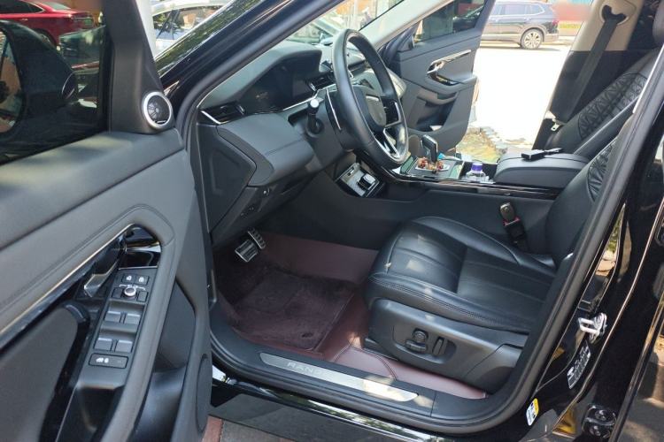 Used Land Rover Range Evoque 2023 Aurora L 249 PS Collins Antique Bronze Special Edition Driver Seat