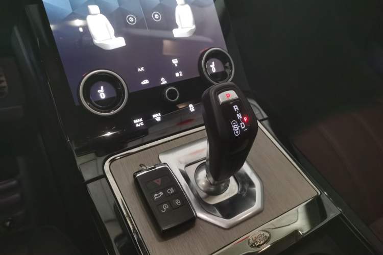 Used Land Rover Range Evoque 2023 Aurora L 249 PS Luxury Edition Gear Lever