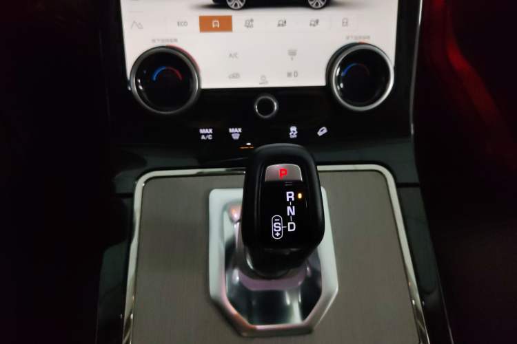 Used Land Rover Range Evoque 2023 Aurora L 249 PS Luxury Edition Gear Lever