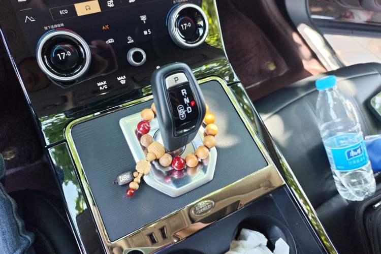 Used Land Rover Range Evoque 2023 Aurora L 249 PS Collins Antique Bronze Special Edition Gear Lever