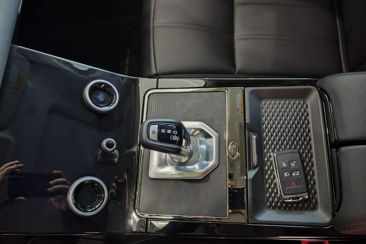 Used Land Rover Range Evoque 2023 Aurora L 249 PS Collins Antique Bronze Special Edition Gear Lever
