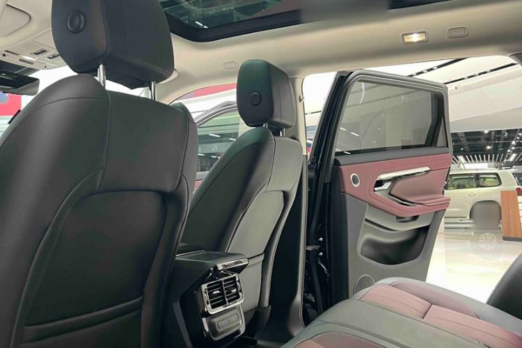 Used Land Rover Range Evoque 2023 Aurora L 249 PS Luxury Edition Interior 1