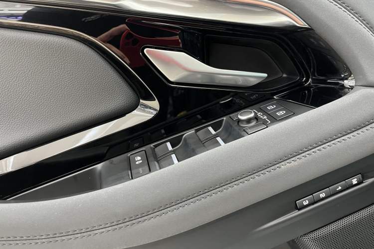Used Land Rover Range Evoque 2023 Aurora L 249 PS Collins Antique Bronze Special Edition Interior 5