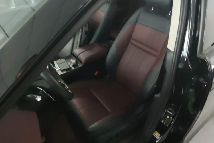 Used Land Rover Range Evoque 2023 Aurora L 249 PS Luxury Edition Left Front Seat