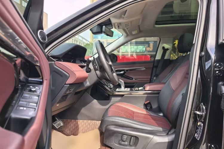 Used Land Rover Range Evoque 2023 Aurora L 249 PS Luxury Edition Left Front Seat