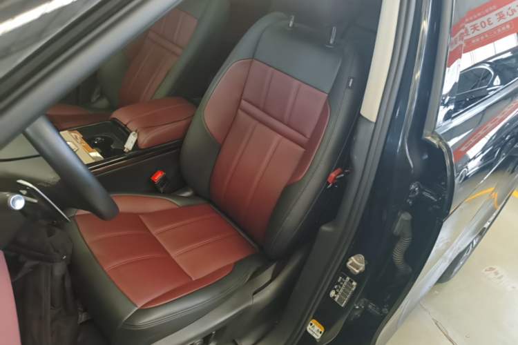 Used Land Rover Range Evoque 2023 Aurora L 249 PS Luxury Edition Left Front Seat