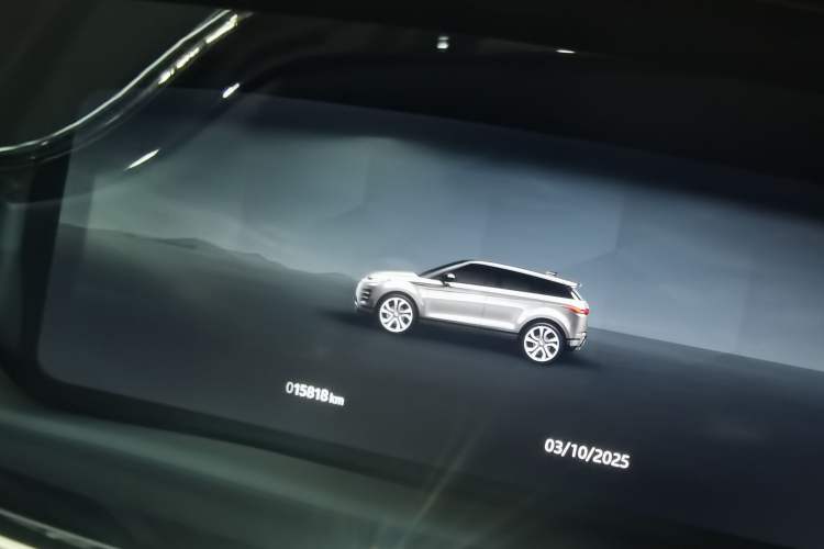 Used Land Rover Range Evoque 2023 Aurora L 249 PS Collins Antique Bronze Special Edition Odometer Close Up