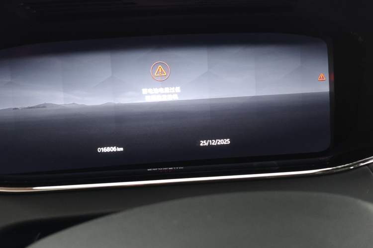Used Land Rover Range Evoque 2023 Aurora L 249 PS Collins Antique Bronze Special Edition Odometer Close Up