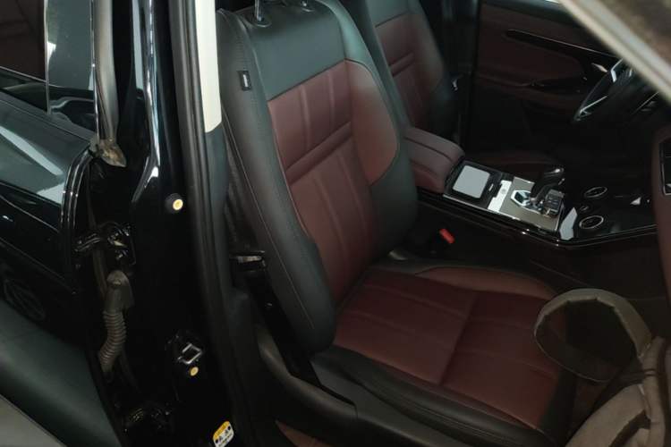 Used Land Rover Range Evoque 2023 Aurora L 249 PS Luxury Edition Right Front Seat