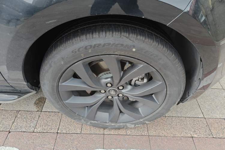 Used Land Rover Range Evoque 2023 Aurora L 249 PS Collins Antique Bronze Special Edition Right Front Wheel Hub