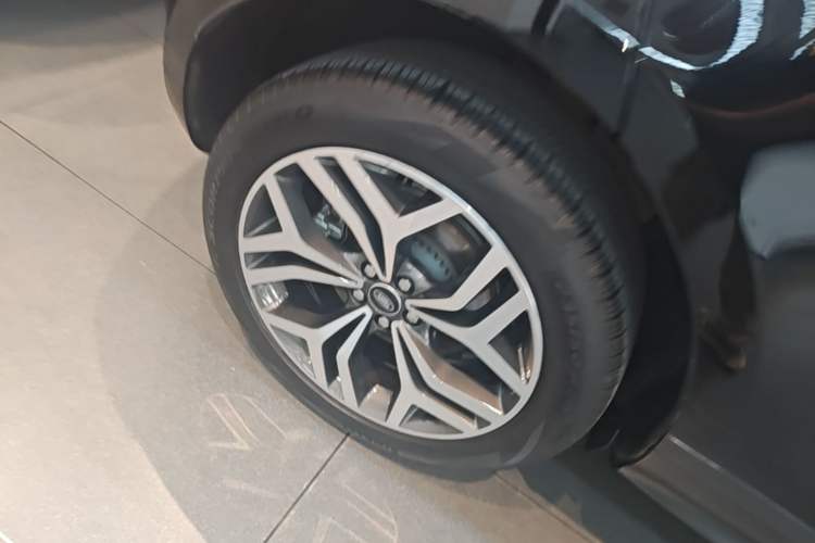 Used Land Rover Range Evoque 2023 Aurora L 249 PS Luxury Edition Right Rear Wheel Hub