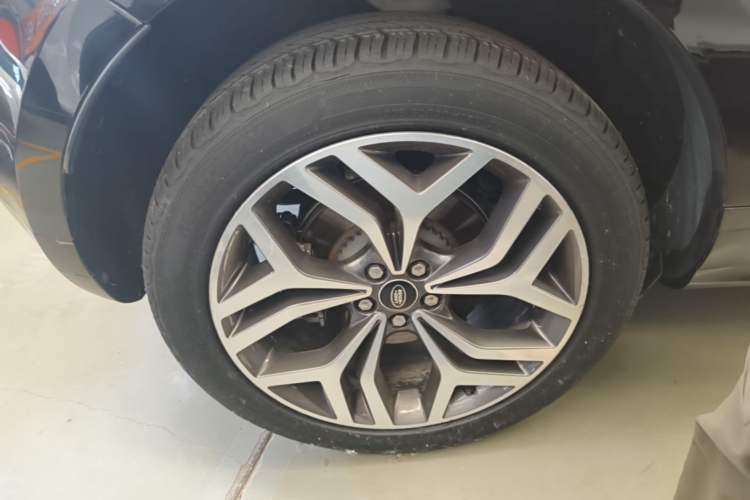Used Land Rover Range Evoque 2023 Aurora L 249 PS Luxury Edition Right Rear Wheel Hub