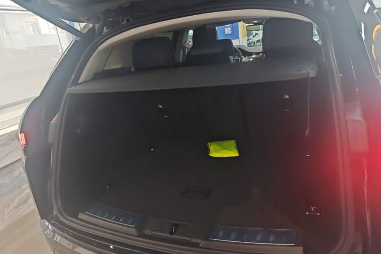 Used Land Rover Range Evoque 2023 Aurora L 249 PS Luxury Edition Trunk