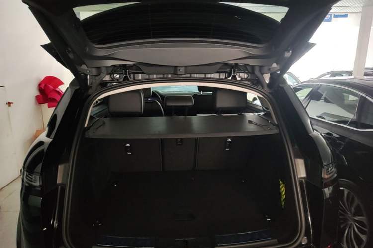 Used Land Rover Range Evoque 2023 Aurora L 249 PS Luxury Edition Trunk