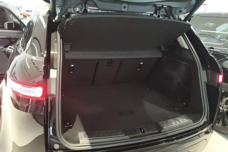 Used Land Rover Range Evoque 2023 Aurora L 249 PS Collins Antique Bronze Special Edition Trunk