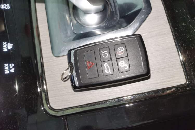 Used Land Rover Range Evoque 2023 Aurora L 249 PS Luxury Edition Vehicle Key