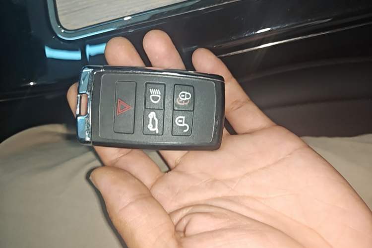 Used Land Rover Range Evoque 2023 Aurora L 249 PS Luxury Edition Vehicle Key