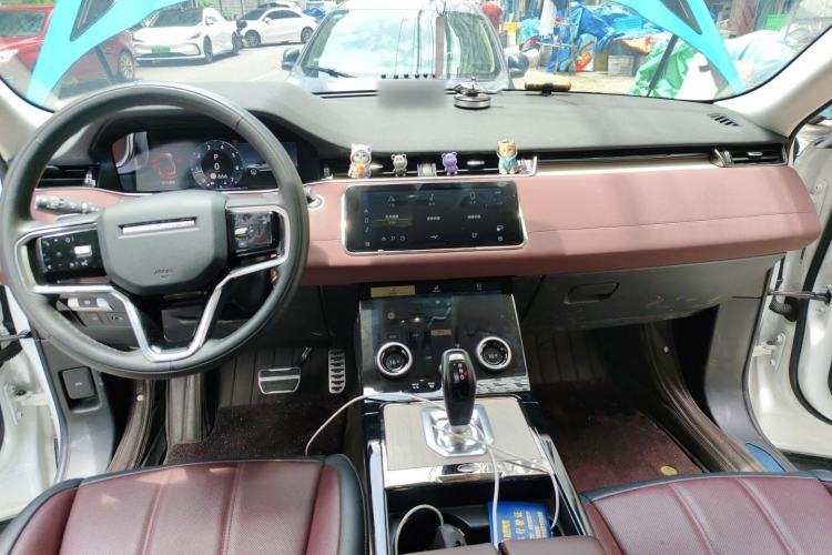 Used Land Rover Range Evoque 2023 Aurora L 249 PS Luxury Edition Center Console