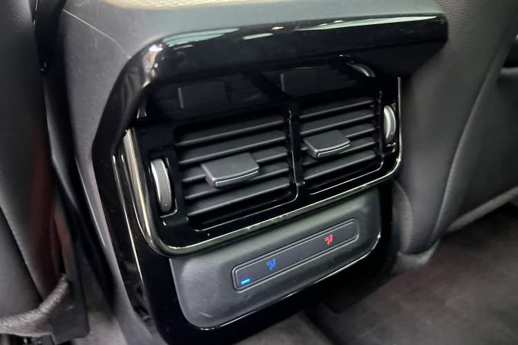 Used Land Rover Range Evoque 2023 Aurora L 249 PS Collins Antique Bronze Special Edition Interior 9