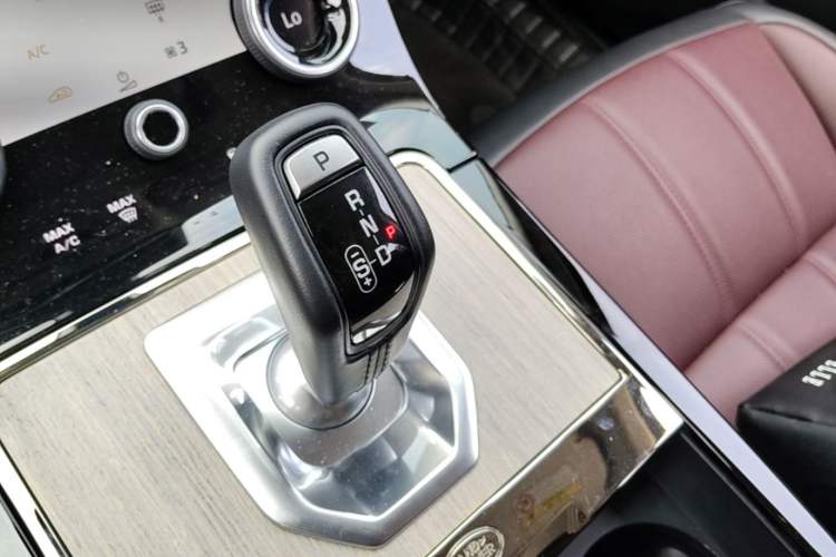 Used Land Rover Range Evoque 2023 Aurora L 249 PS Collins Antique Bronze Special Edition Gear Lever