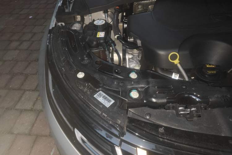 Used Land Rover Range Evoque 2023 Aurora L 249 PS Luxury Edition Engine Bay Right