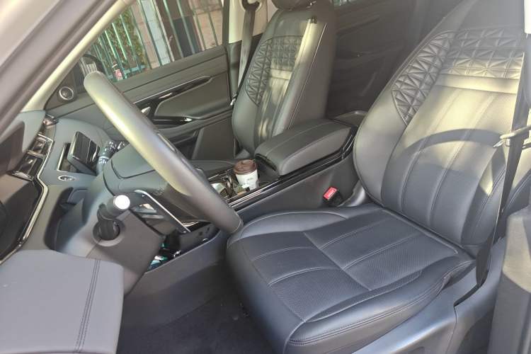 Used Land Rover Range Evoque 2023 Aurora L 249 PS Luxury Edition Left Front Seat