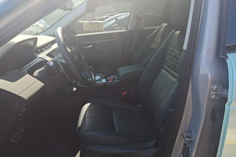 Used Land Rover Range Evoque 2023 Aurora L 249 PS Collins Antique Bronze Special Edition Left Front Seat