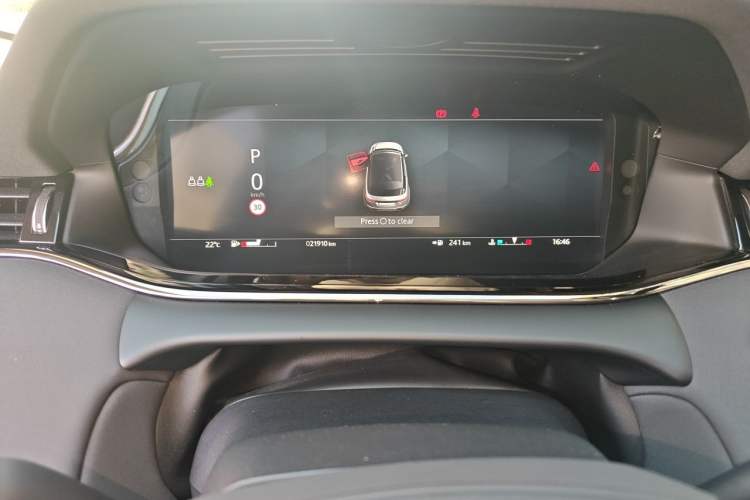 Used Land Rover Range Evoque 2023 Aurora L 249 PS Luxury Edition Odometer Close Up