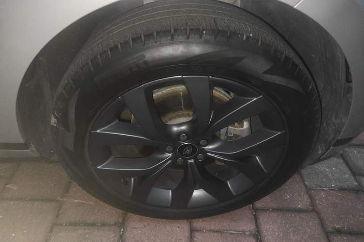 Used Land Rover Range Evoque 2023 Aurora L 249 PS Luxury Edition Right Front Wheel Hub